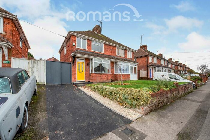 3 Bedroom Semi-Detached House To Rent In Grasmere Avenue, RG30