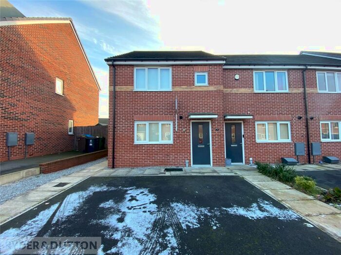 3 Bedroom Town House To Rent In Rowan Tree Road, Oldham, Greater Manchester, OL8
