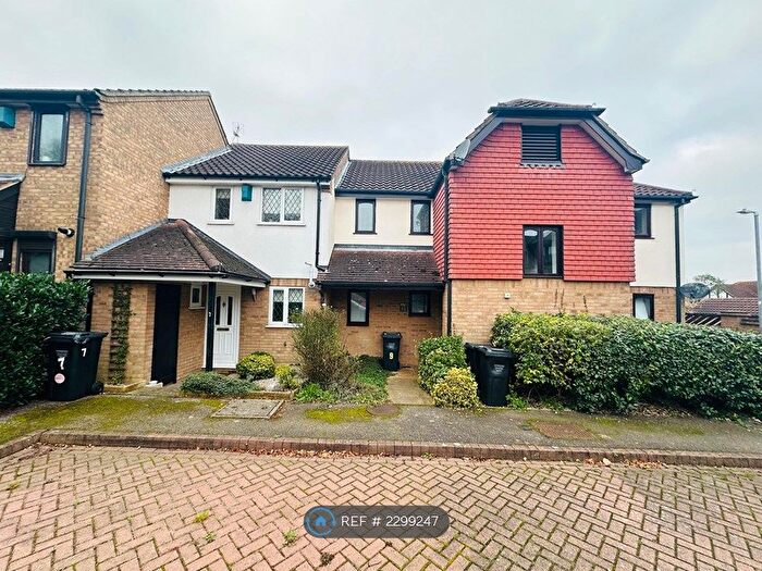 1 Bedroom Flat To Rent In Robinia Close, Laindon, Basildon, SS15
