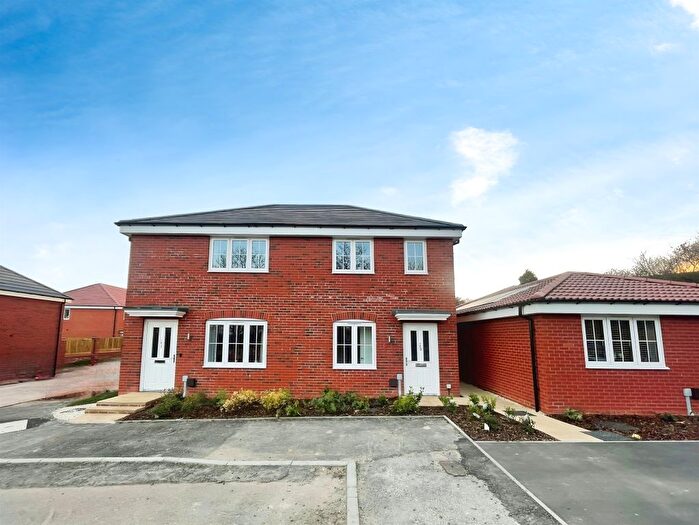 3 Bedroom Semi-Detached House For Sale In Cornmill Drive, Somercotes, Alfreton, DE55