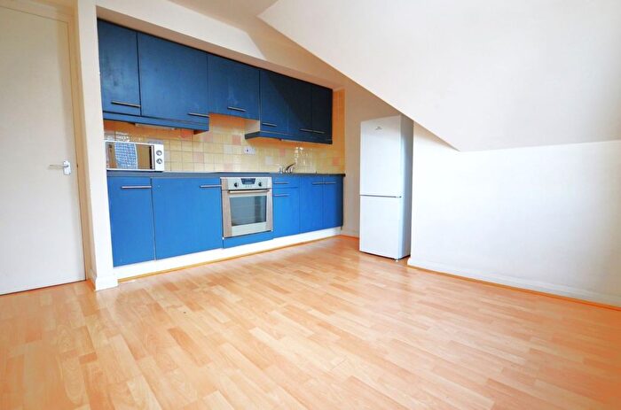 1 Bedroom Flat To Rent In Newburgh Road, London, W3
