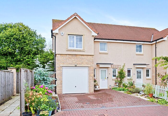 3 Bedroom Semi-Detached House For Sale In Kings Well Crescent, Broxburn, EH52