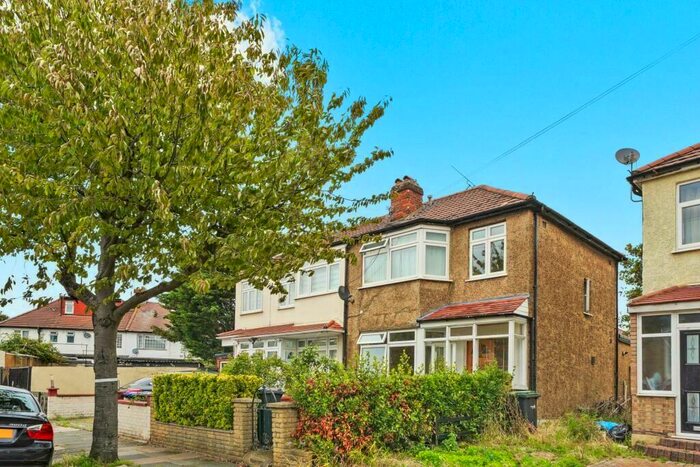 3 Bedroom Semi-Detached House To Rent In Goldsdown Road, Enfield, Middlesex, EN3