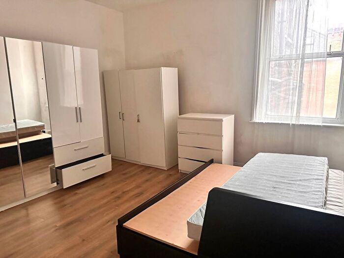 2 Bedroom Flat To Rent In Cricklewood Broadway, London, NW2