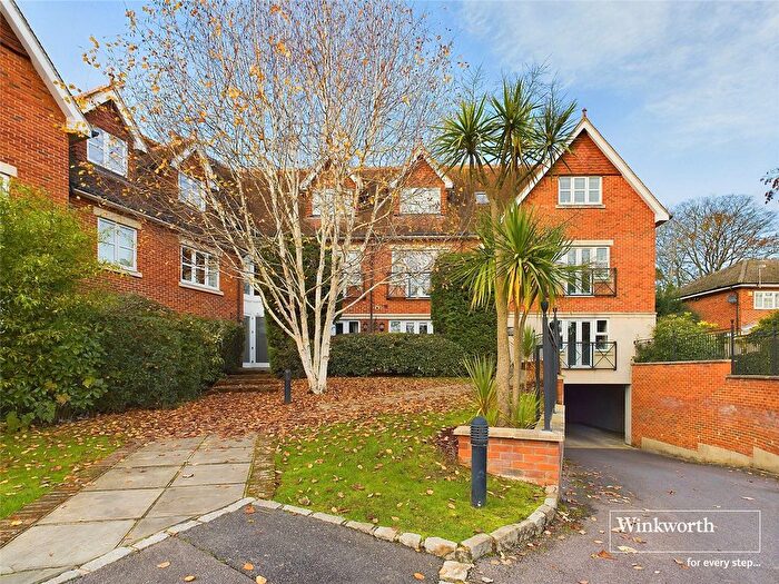 2 Bedroom Flat To Rent In Upcross House, Upcross Gardens, Reading, Berkshire, RG1