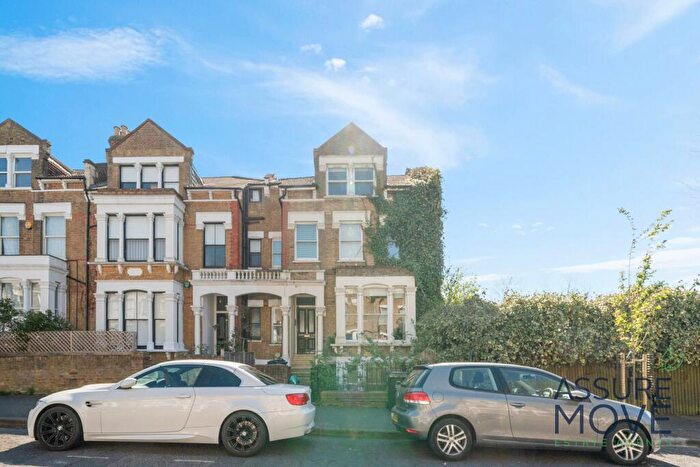 2 Bedroom Apartment For Sale In Dunsmure Road, Hackney, N16