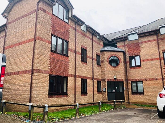 2 Bedroom Flat To Rent In Whitley Mead, Bristol, BS34