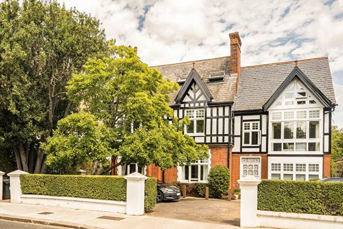 2 Bedroom Flat For Sale In Grove Park Road, Chiswick, W4