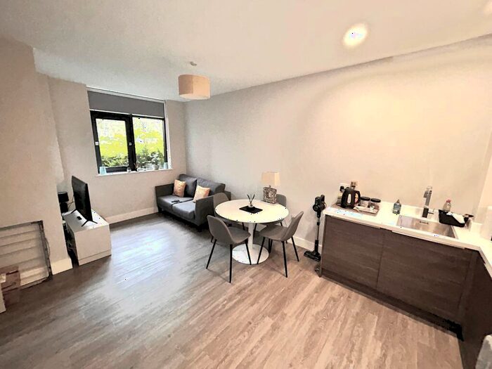 Apartment To Rent In Dawsons Square, Pudsey, LS28