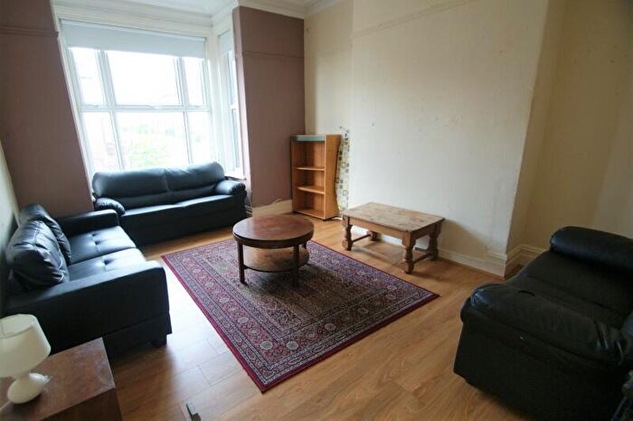 6 Bedroom Terraced House To Rent In Brudenell Road, Hyde Park, Leeds, LS6