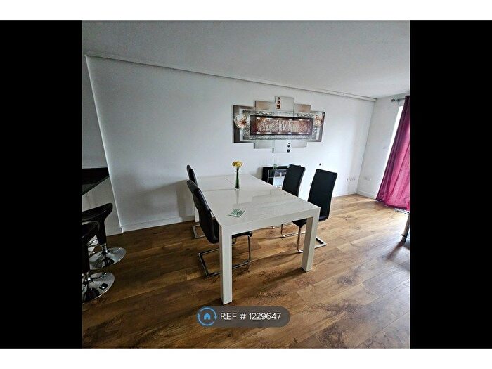 2 Bedroom Flat To Rent In Kensington House, West Drayton, UB7