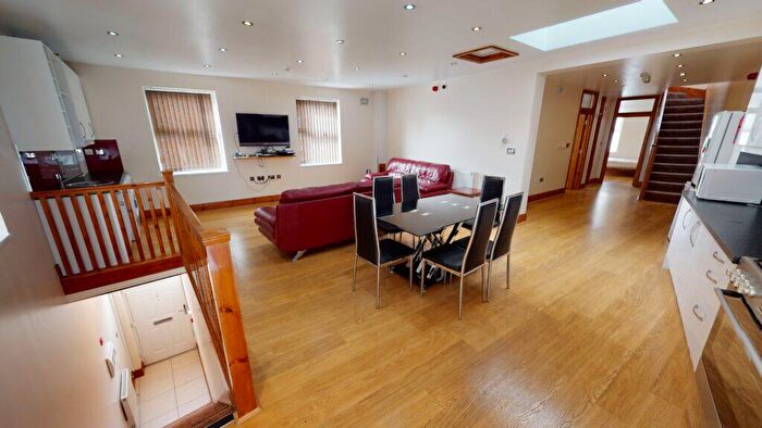 5 Bedroom Flat To Rent In Bristol Road, Selly Oak, B29