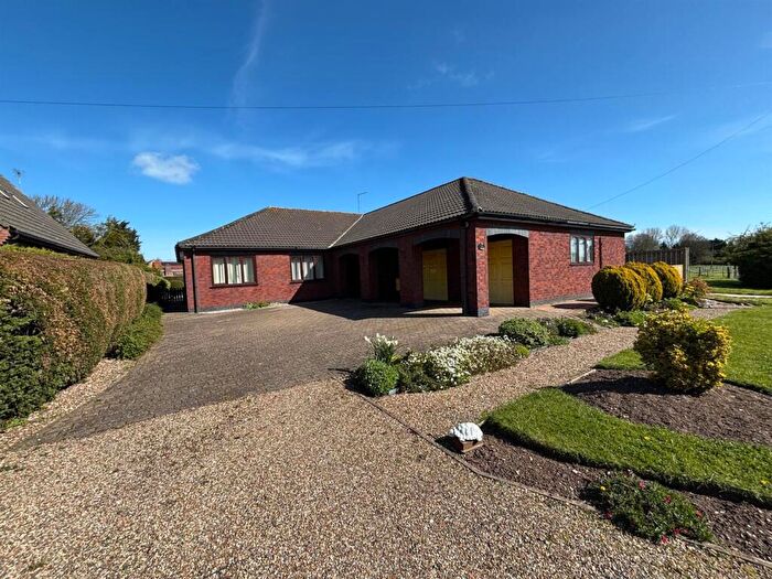 4 Bedroom Detached Bungalow For Sale In East Lambwath Road, Withernwick, Hull, HU11