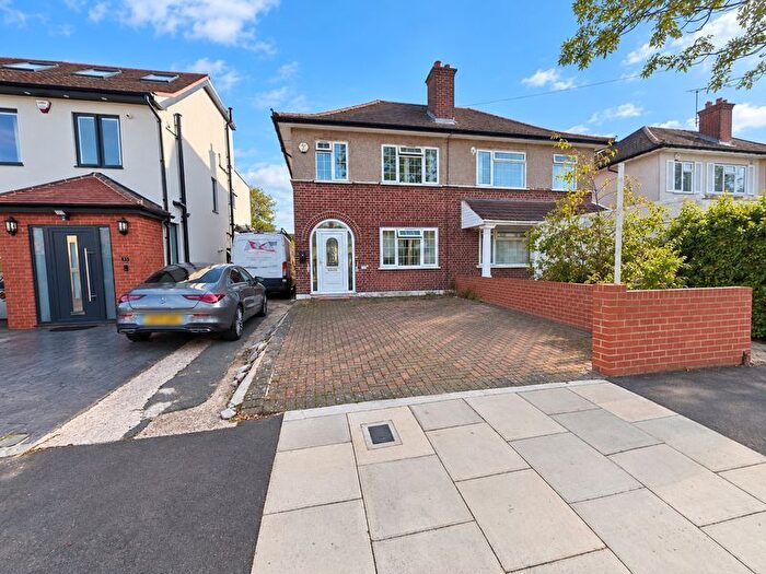 4 Bedroom Semi-Detached House For Sale In Kingshill Avenue, Northolt, UB5