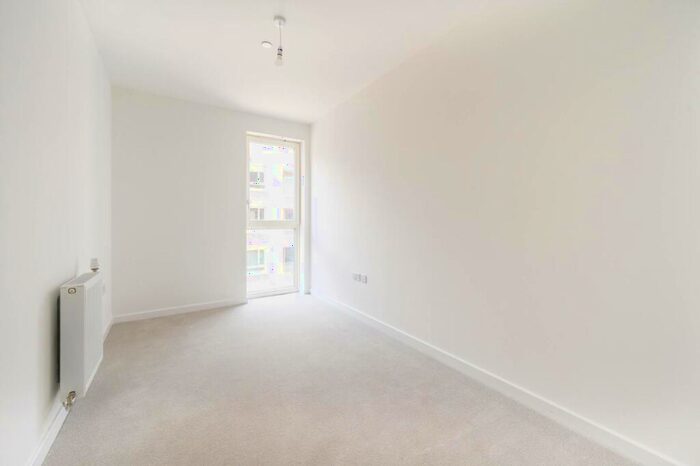 3 Bedroom Flat To Rent In Barking, Barking, London, IG11