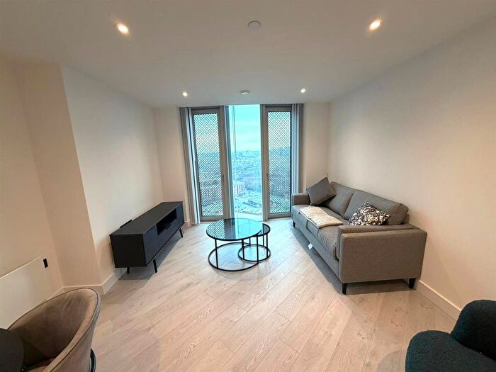 2 Bedroom Flat To Rent In Trinity Way, Manchester, M3