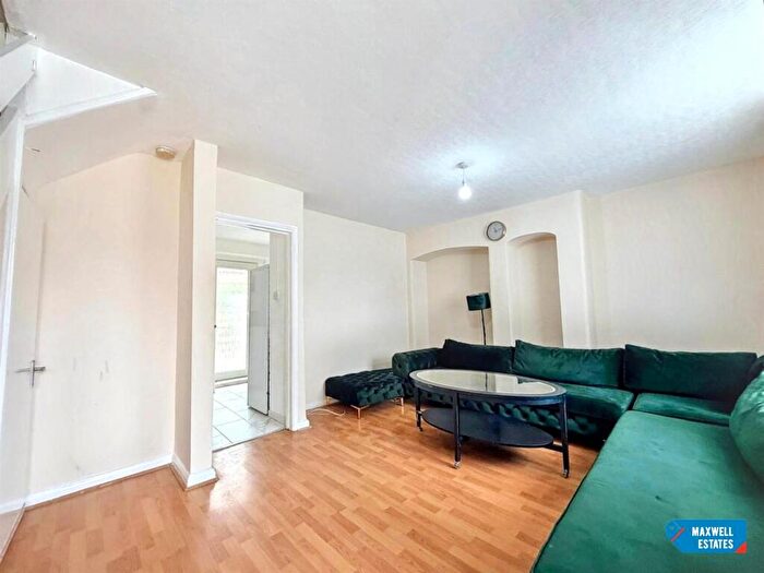3 Bedroom Terraced House To Rent In Deansbrook Road, Edgware, HA8