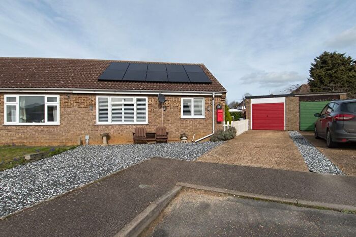 2 Bedroom Semi-Detached Bungalow For Sale In Camping Close, Haddenham, Ely, CB6