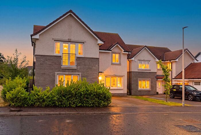4 Bedroom Detached House For Sale In Threipmuir Walk, Murieston, EH54
