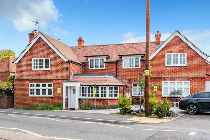 2 Bedroom Terraced House To Rent In The Crown, Odiham, RG29