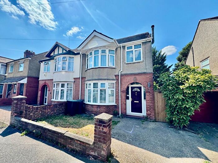 3 Bedroom Semi Detached House For Sale In Norfolk Road, Luton, LU2