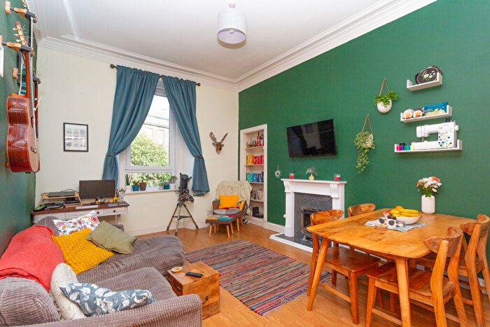 2 Bedroom Flat For Sale In / Duke Street, Edinburgh, EH6