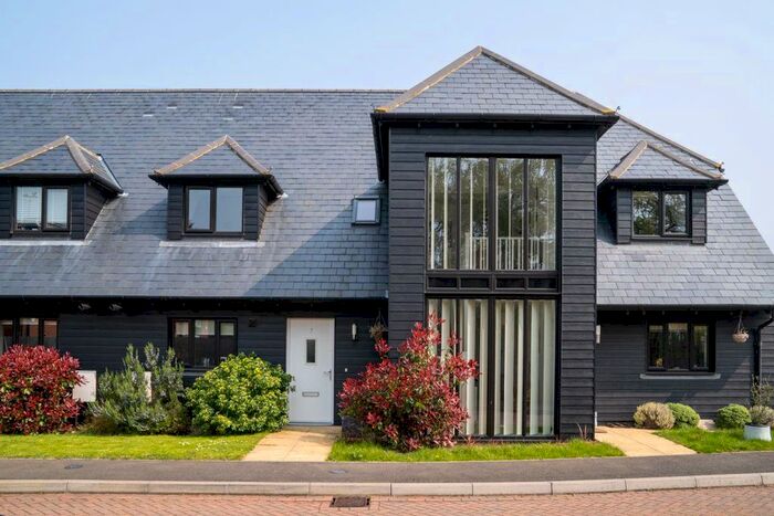 2 Bedroom Property To Rent In Kingfisher Place, Chartham, Canterbury, CT4