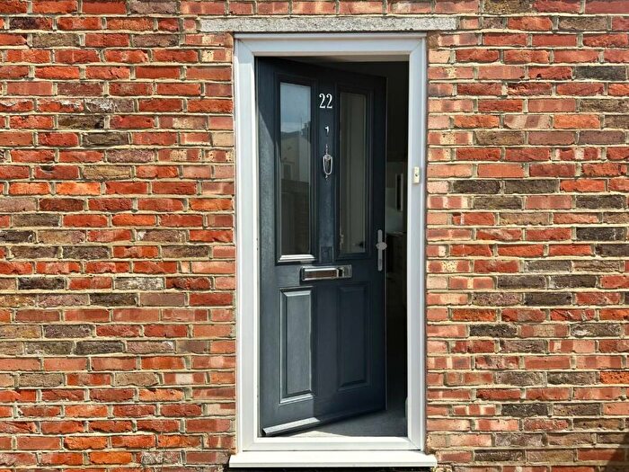 2 Bedroom Apartment To Rent In Alfred Place, Worthing, BN11