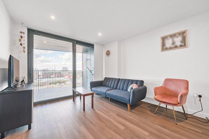 2 Bedroom Flat For Sale In Gillender Street, Lock Apartments, E3