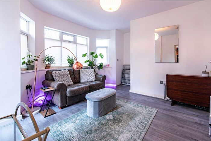 2 Bedroom Flat To Rent In Villa Road, Nottingham, NG3