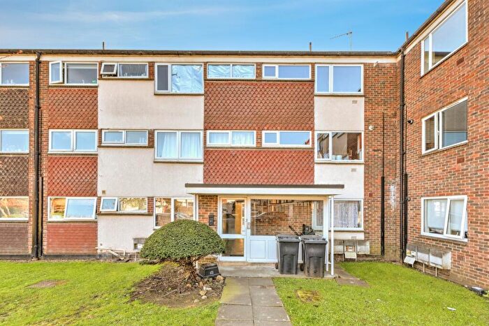 1 Bedroom Flat For Sale In Cliftonville Court, Northampton, NN1