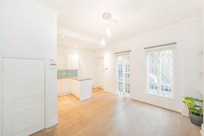 2 Bedroom Flat For Sale In Tadema Road, Chelsea, SW10