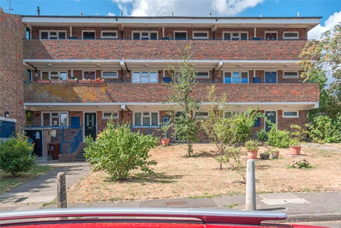 1 Bedroom Apartment For Sale In Brownswell Road, London, N2