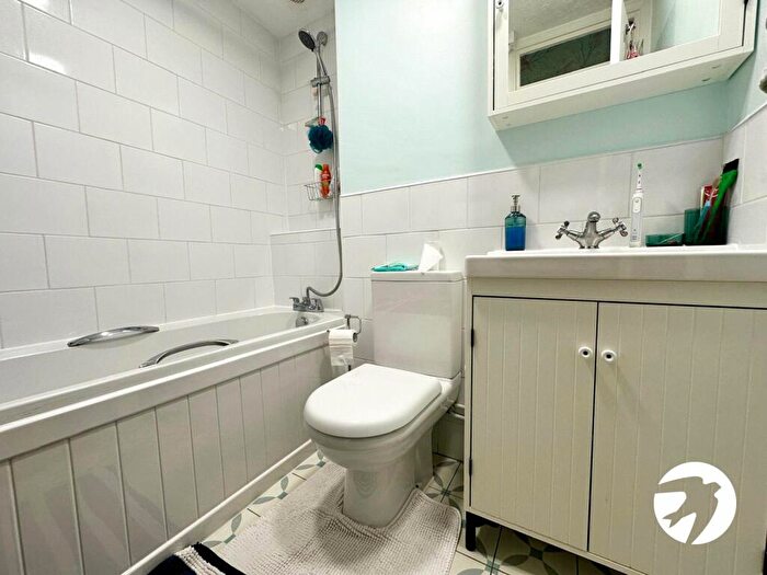 1 Bedroom Flat For Sale In Burnt Ash Hill, London, SE12