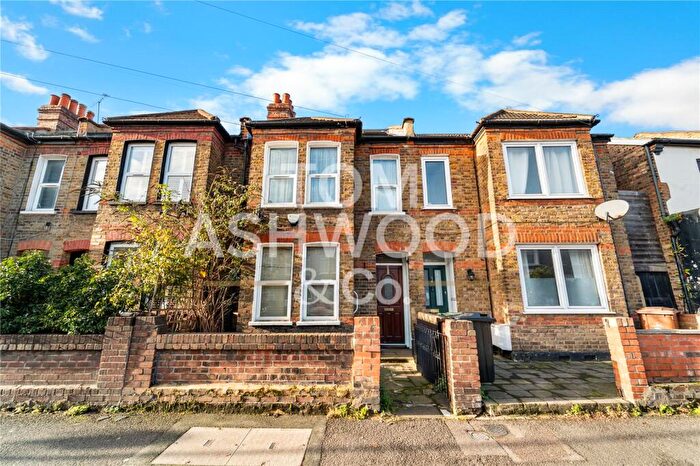 3 Bedroom Terraced House For Sale In Fulbourne Road, Walthamstow, E17