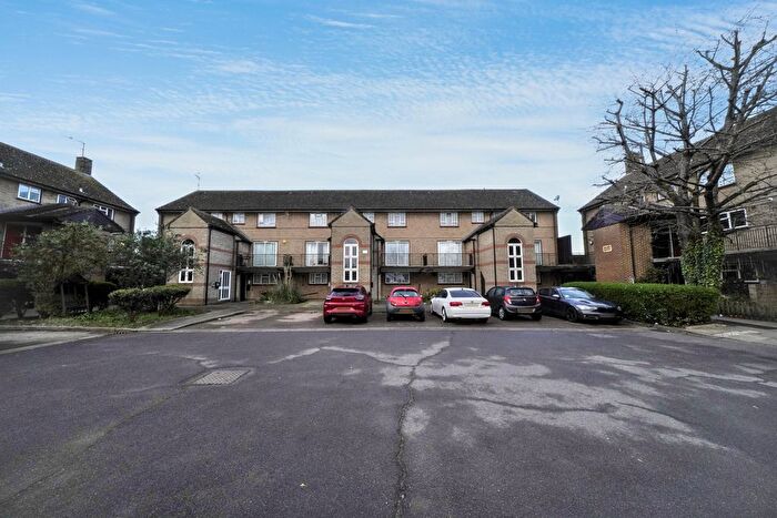 1 Bedroom Flat For Sale In Buttercup Square, Stanwell, Staines, TW19