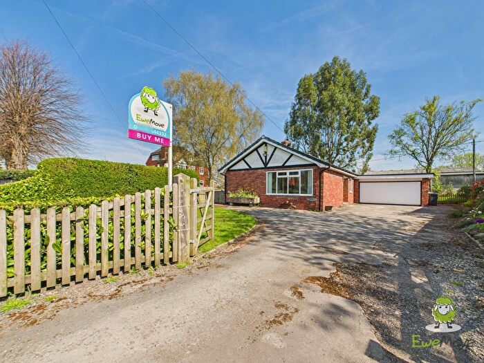 3 Bedroom Bungalow For Sale In Swanlow Lane, Winsford, Cheshire, CW7