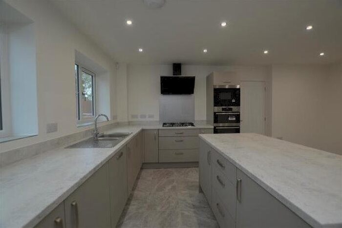 4 Bedroom Property To Rent In Bedford Way, Chesterfield, S44