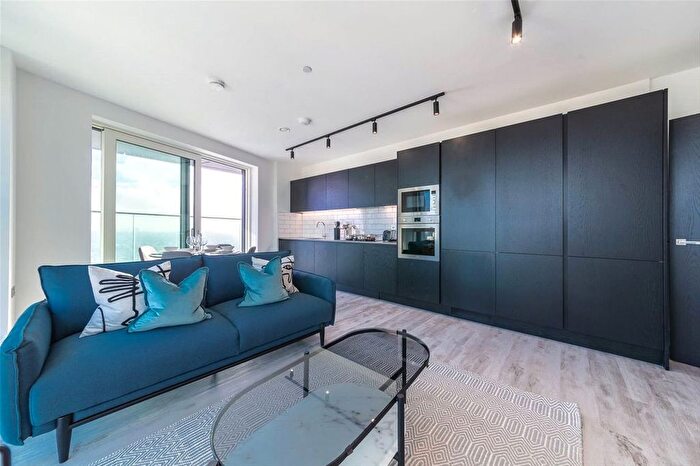 2 Bedroom Flat To Rent In Portal Way, North Acton, W3