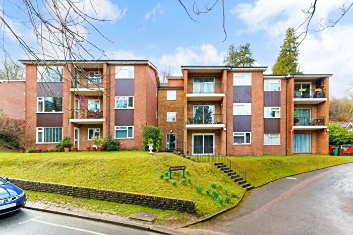 2 Bedroom Flat To Rent In Underwood Road Caterham, CR3