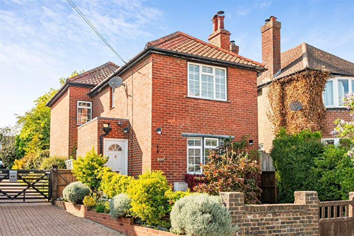 3 Bedroom Detached House For Sale In Footbury Hill Road, Orpington, BR6
