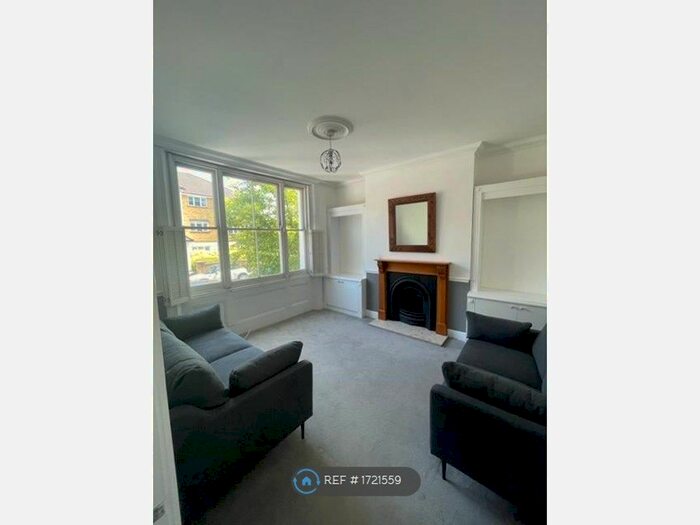 3 Bedroom Flat To Rent In Spanish Road, Wandsworth, SW18