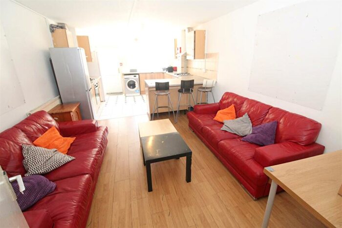 6 Bedroom Flat To Rent In Salisbury Road, Cathays, Cardiff, CF24