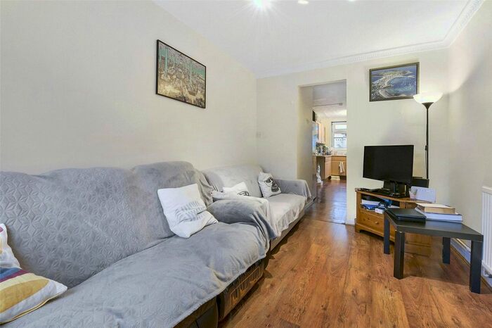5 Bedroom Semi-Detached House To Rent In Laverstoke Gardens, London, SW15