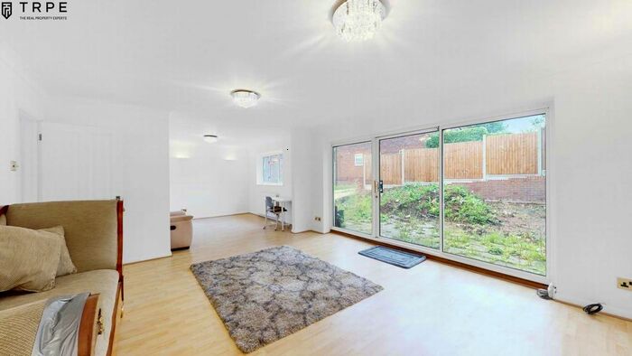 4 Bedroom Detached House To Rent In Pinner, Harrow, HA5