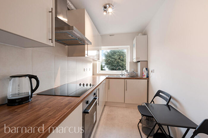 1 Bedroom Flat To Rent In Claremont Road, Surbiton, KT6