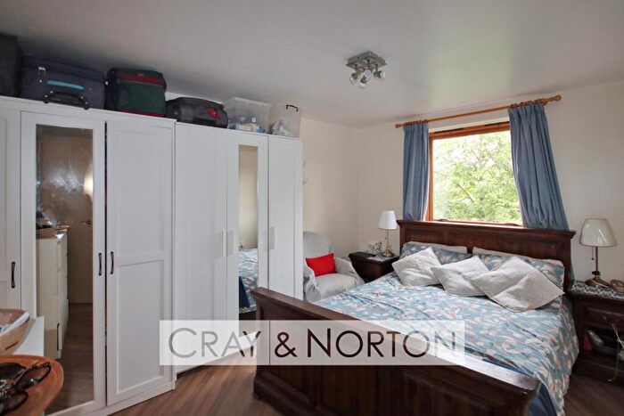 2 Bedroom Apartment For Sale In Harry Close, Croydon, CR0
