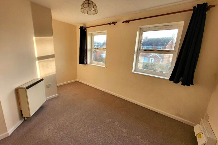 1 Bedroom Flat For Sale In Oak Manor Drive, Cheltenham, Gloucestershire, GL52