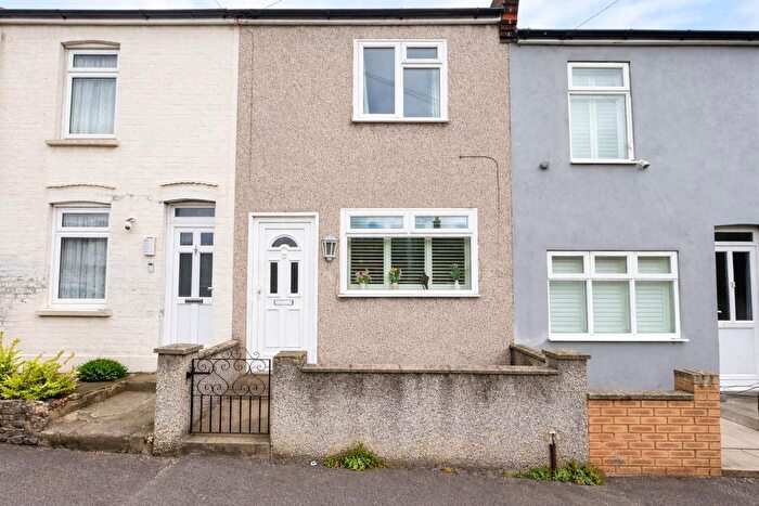 2 Bedroom Terraced House For Sale In Gipsy Lane, Grays, RM17