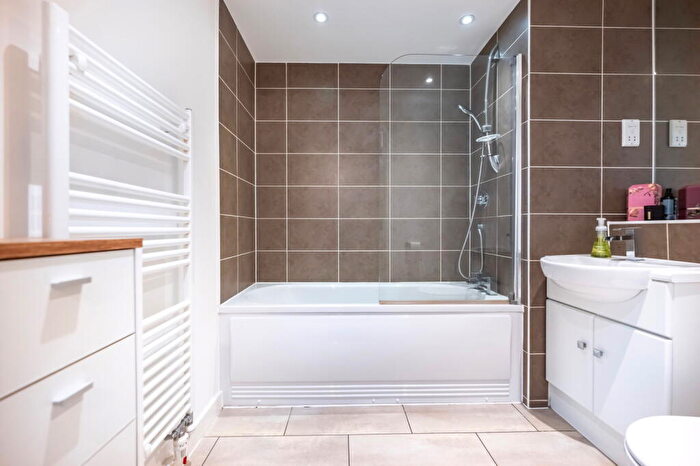 2 Bedroom Flat For Sale In Homesdale Road, Bromley, BR2